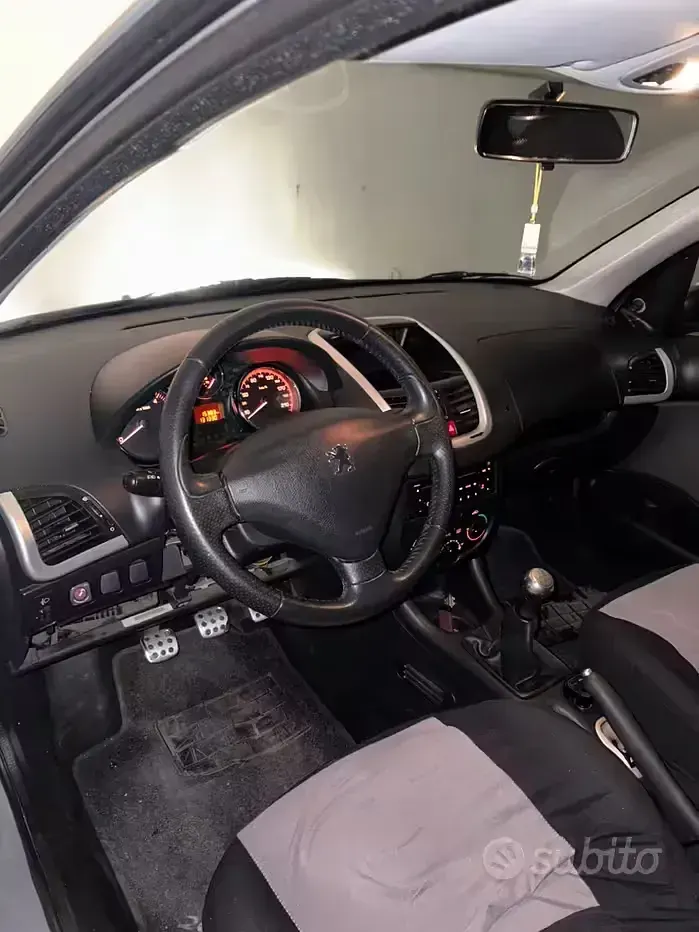 Usata Peugeot 206+ 68 CV (50 kW) 2011 Grigio Utilitaria