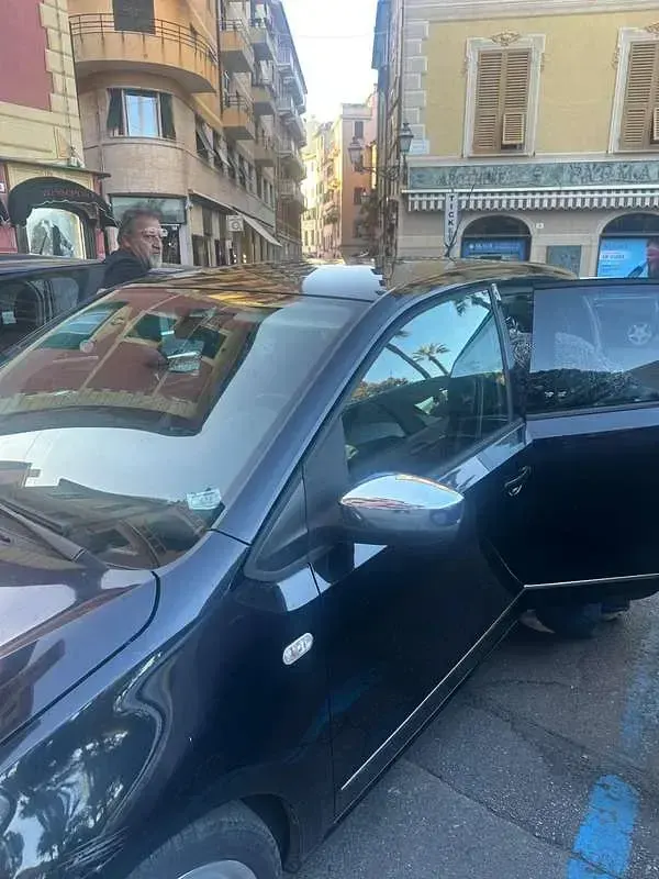 Usata VW up! Highline 75 CV (55 kW) 2012 Nero Utilitaria