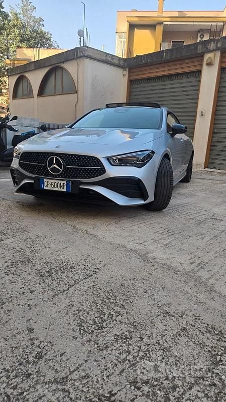 Grigio Usata 2023 Mercedes 220 AMG line Coupé | 45.000 € (Buon prezzo) - Immagine 1/4