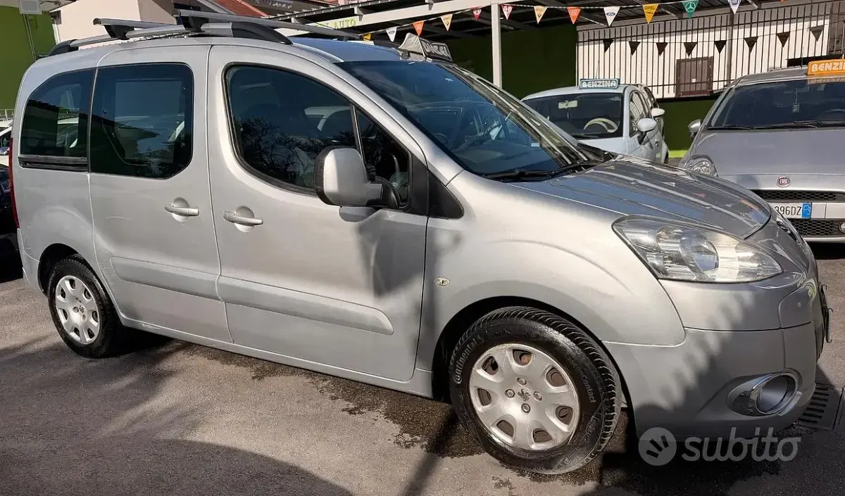 Usata Peugeot Partner Tepee Active 92 CV (67 kW) 2011 Grigio Monovolume