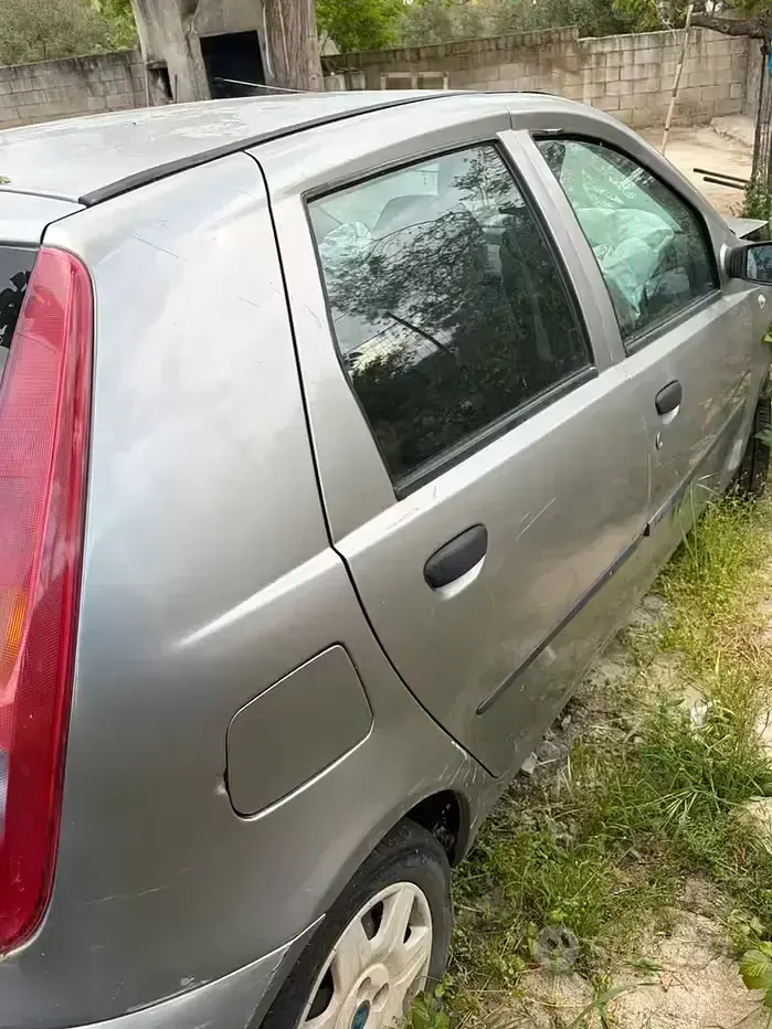 Usata Fiat Punto 75 CV (55 kW) 2005 Grigio Utilitaria