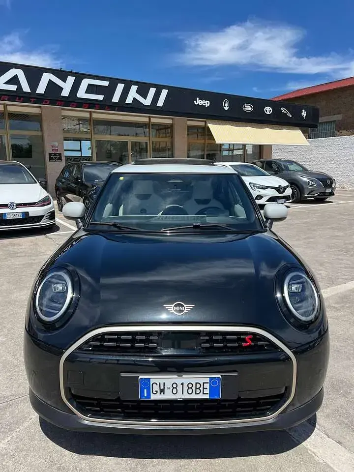 Usata Mini Cooper Favoured 204 CV (150 kW) 2024 Nero Utilitaria