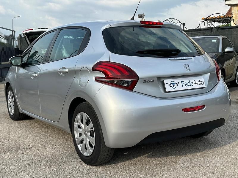 Usata Peugeot 208 Allure 82 CV (60 kW) 2018 Grigio Utilitaria