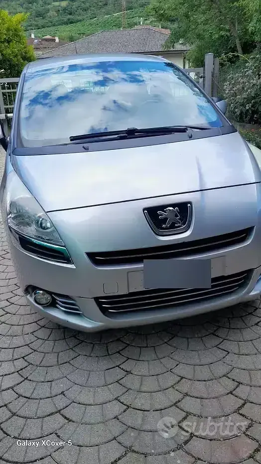 Usata Peugeot 5008 112 CV (82 kW) 2012 Grigio Monovolume
