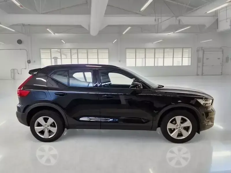 Gebraucht Volvo XC40 Momentum 129 PS (94 kW) 2021 Schwarz SUV