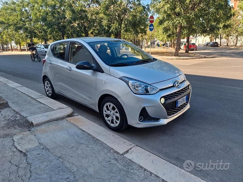 Usata Hyundai i10 Style 66 CV (48 kW) 2018 Grigio Utilitaria