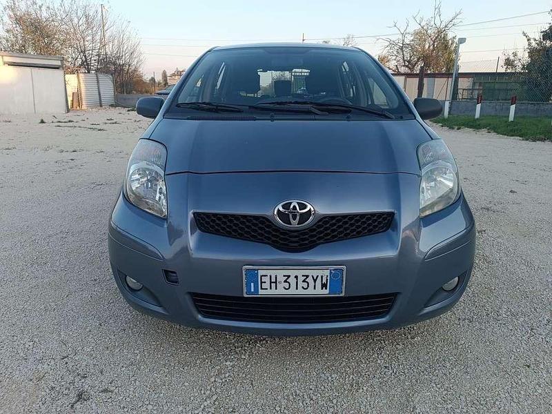 Usata Toyota Yaris Sol 101 CV (74 kW) 2011 Berlina