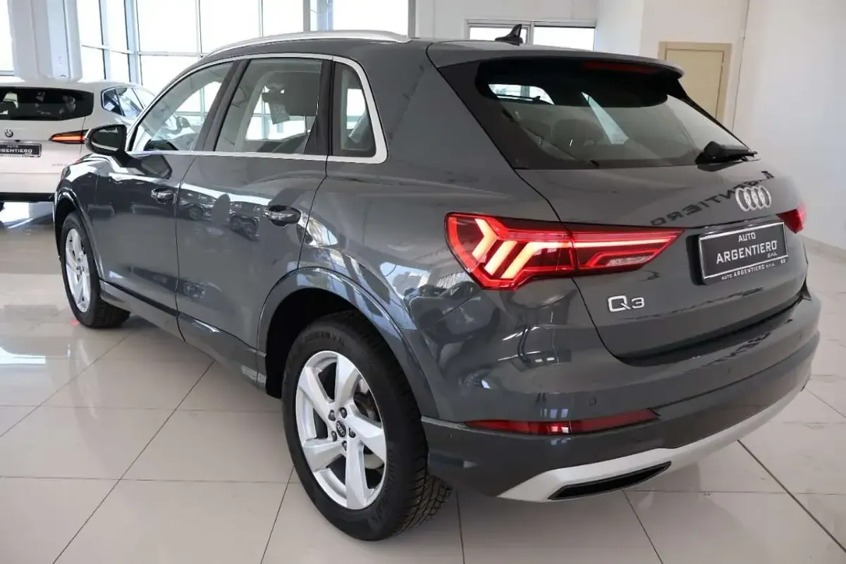 Usata Audi Q3 Advanced 150 CV (110 kW) 2024 Grigio atomico met SUV