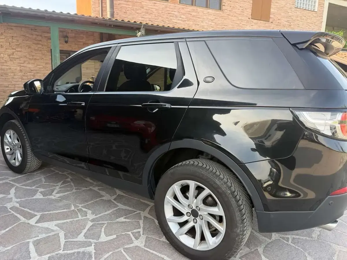 Usata Land Rover Discovery Sport HSE Luxury 190 CV (139 kW) 2015 Nero SUV