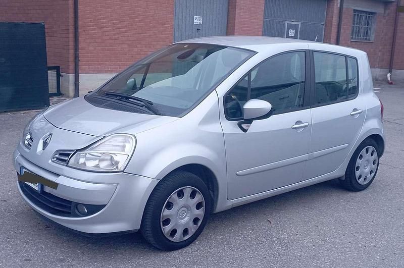 Usata Renault Modus 75 CV (55 kW) 2012 Argento Monovolume