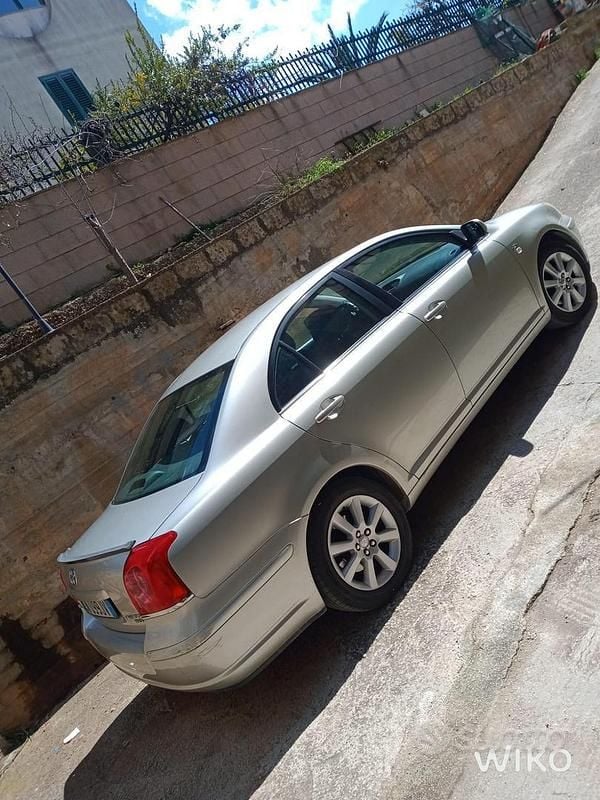 Usata Toyota Avensis 116 CV (85 kW) 2005 Grigio Berlina