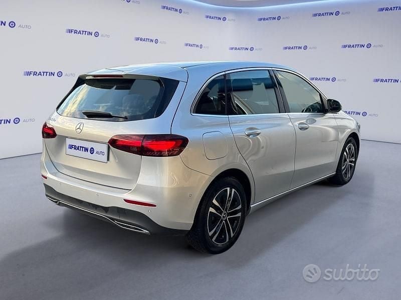 Usata Mercedes B250e Advanced 218 CV (160 kW) 2023 Argento Monovolume