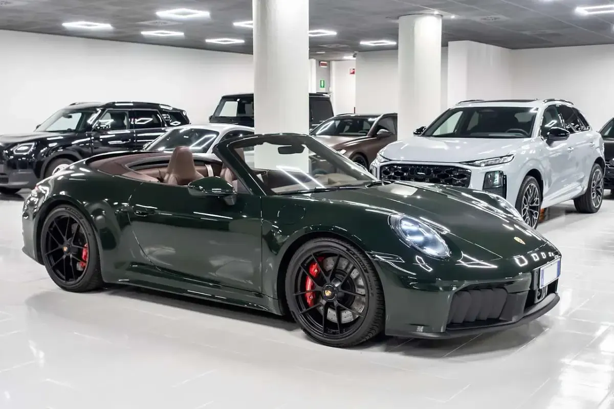 Usata Porsche 992 485 CV (356 kW) 2025 Brewster green exclusive Cabrio