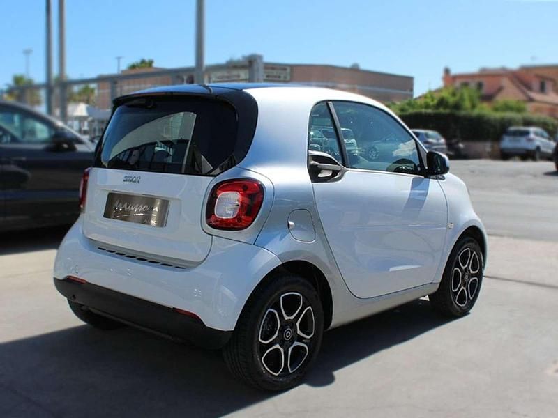 Usata Smart ForTwo Coupé Passion 71 CV (52 kW) 2017 Bianco past. Utilitaria