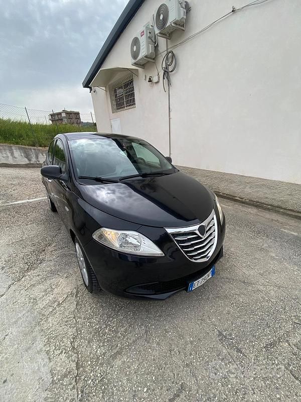 Usata Lancia Ypsilon S 95 CV (69 kW) 2013 Nero Utilitaria