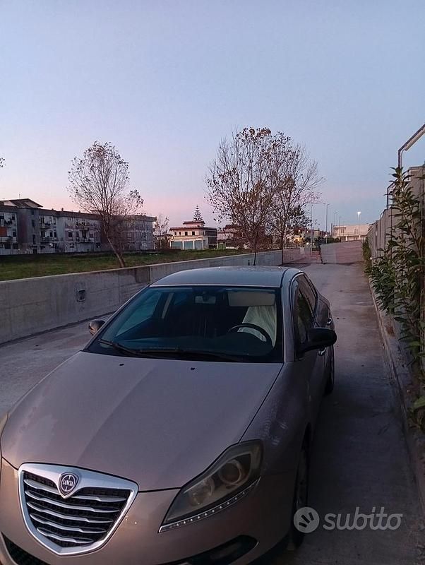 Usata Lancia Delta 120 CV (88 kW) 2008 Utilitaria
