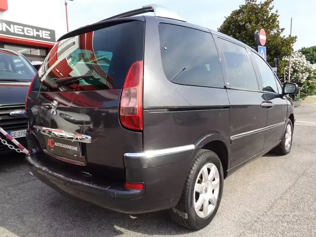 Usata Peugeot 807 136 CV (100 kW) 2010 Nero Monovolume