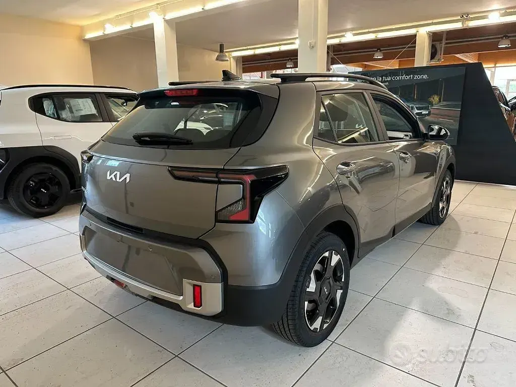 Nuova Kia Stonic Urban 101 CV (74 kW) 2026 Grigio SUV