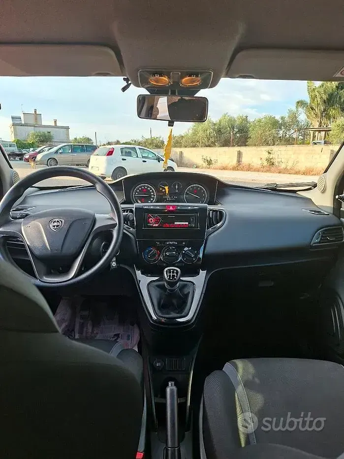 Usata Lancia Ypsilon 69 CV (50 kW) 2018 Rosso Utilitaria