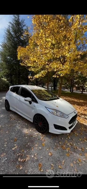 Bianco Usata 2017 Ford Fiesta ST-Line Tre volumi | 12.500 € (Molto cara) - Immagine 1/4