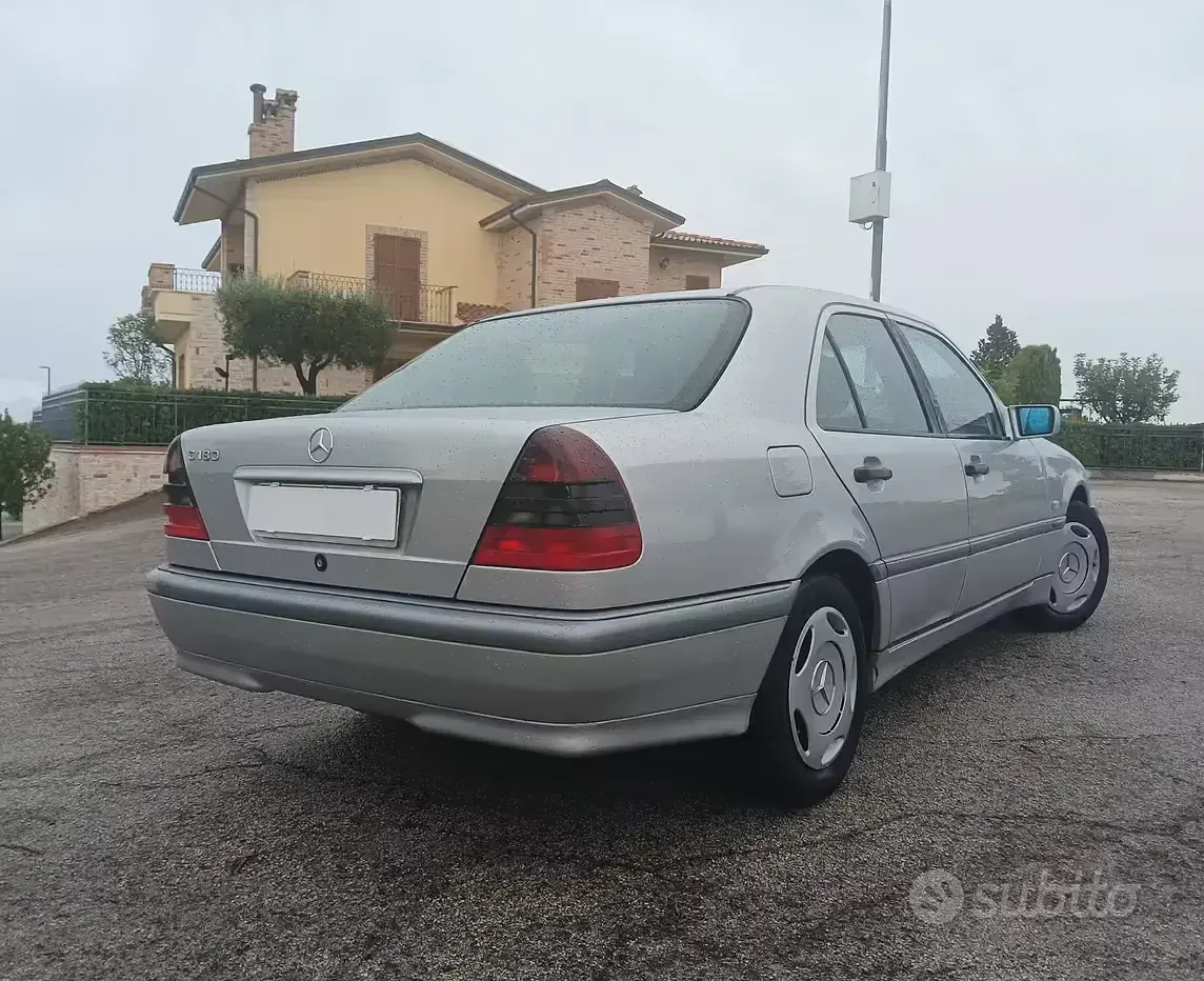 Usata Mercedes C180 122 CV (89 kW) 1997 Grigio Berlina