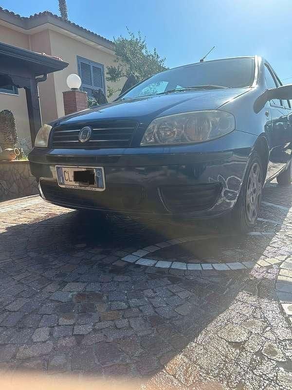 Blu/azzurro Usata 2003 Fiat Punto Dynamic Due volumi | 1200 € (Super prezzo) - Immagine 1/4