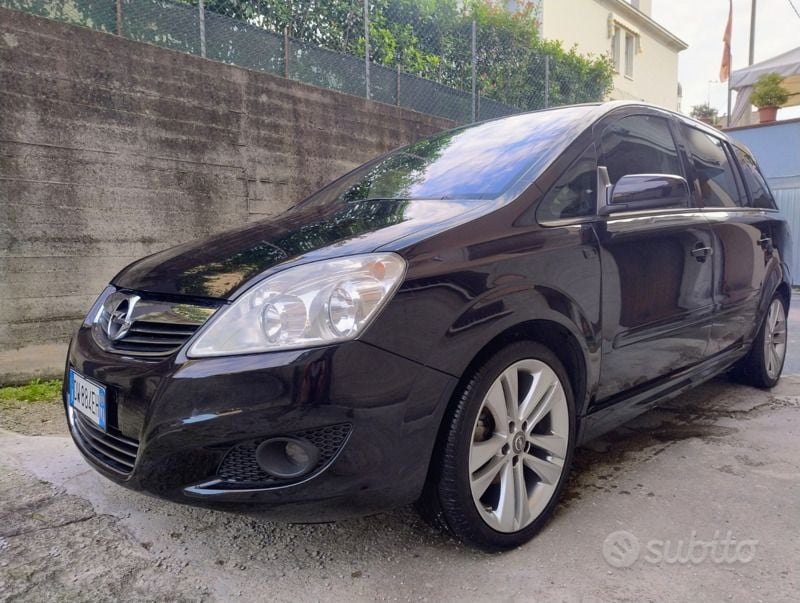 Usata Opel Zafira 140 CV (102 kW) 2009 Nero Monovolume