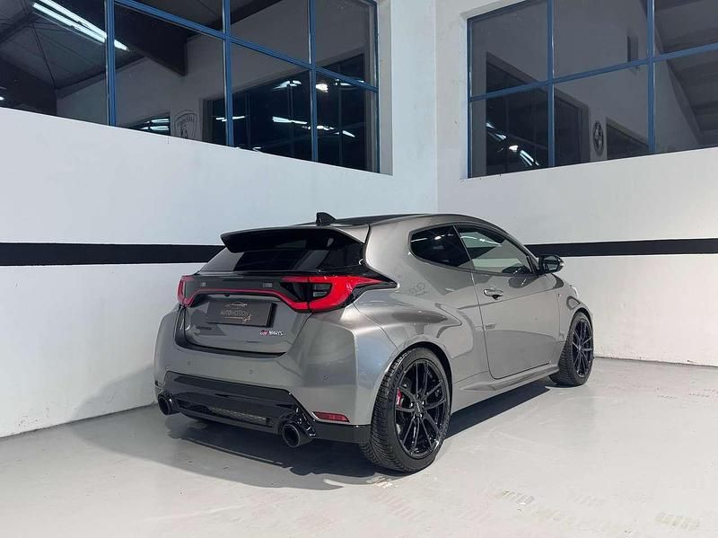 Usata Toyota Yaris 280 CV (205 kW) 2024 Grigio Berlina