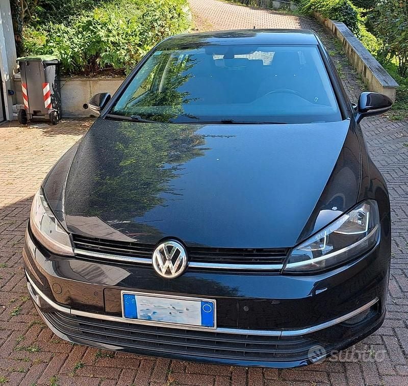 Nero Usata 2018 VW Golf VII Tre volumi | 8900 € (Super prezzo) - Immagine 1/4