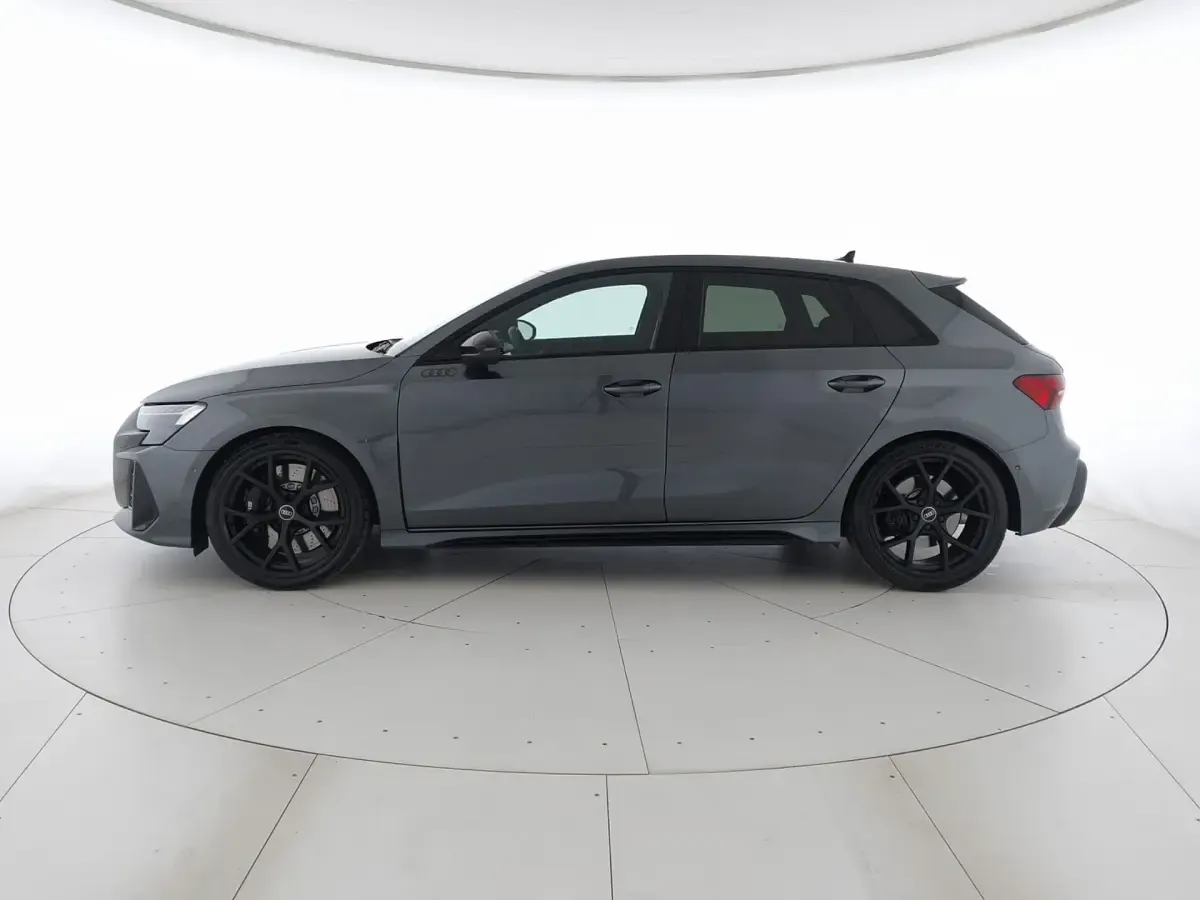 Usata Audi RS3 Comfort 400 CV (294 kW) 2025 Grigio daytona perlato Berlina