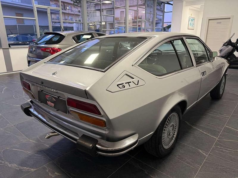 Usata Alfa Romeo GTV 129 CV (94 kW) 1979 Grigio Coupé