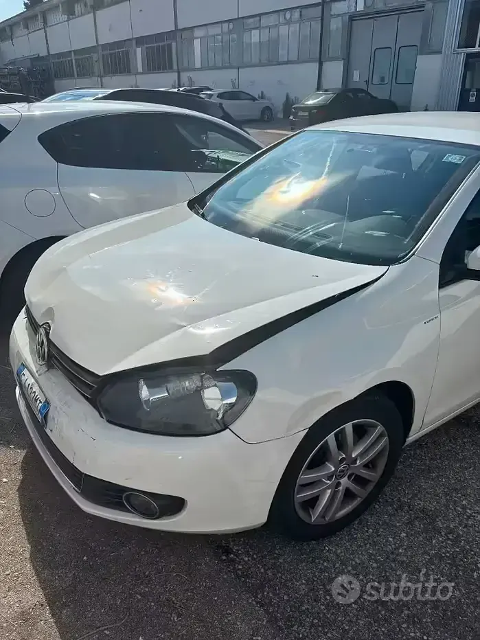 Usata VW Golf VI 105 CV (77 kW) 2011 Bianco Utilitaria