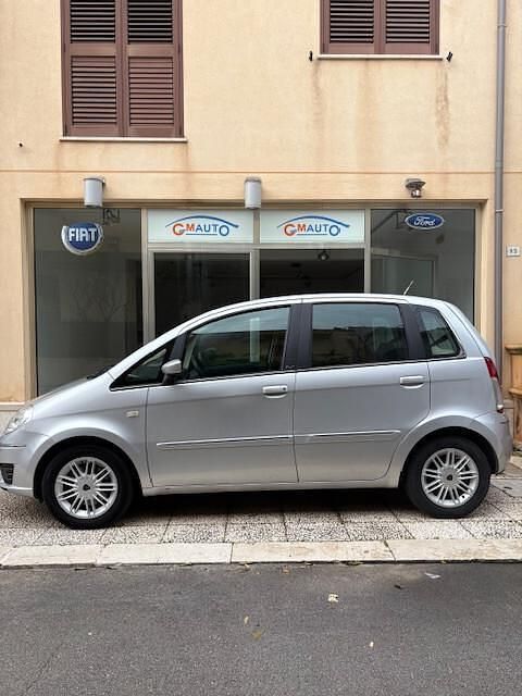 Usata Lancia Musa 90 CV (66 kW) 2009 Argento Monovolume