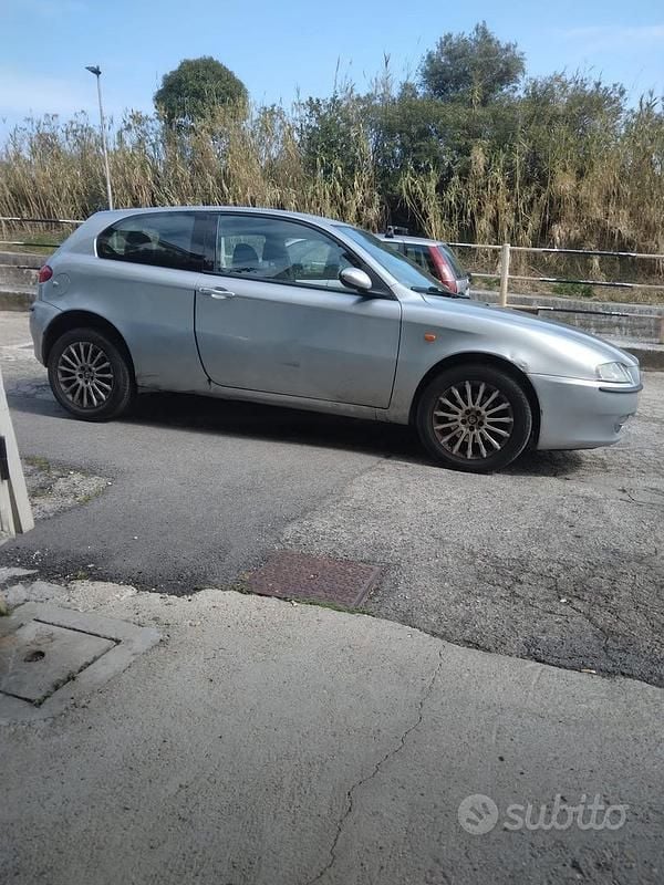 Usata Alfa Romeo 147 105 CV (77 kW) 2003 Grigio Utilitaria