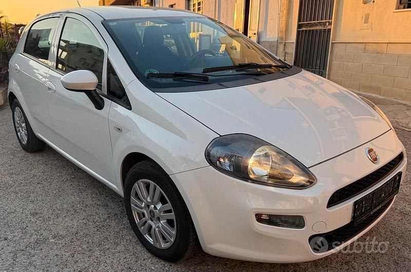 Usata Fiat Punto Street 95 CV (69 kW) 2017 Bianco Utilitaria