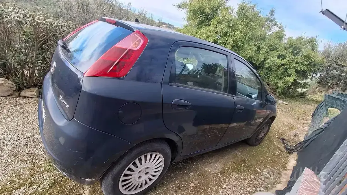 Usata Fiat Grande Punto 75 CV (55 kW) 2014 Bluazzurro Utilitaria