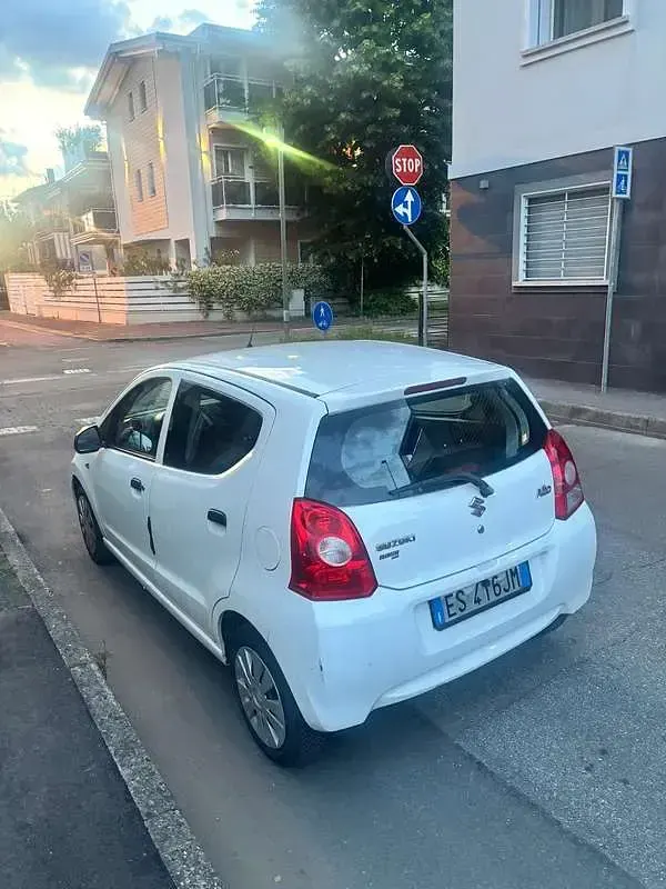 Usata Suzuki Alto 68 CV (50 kW) 2013 Bianco Utilitaria