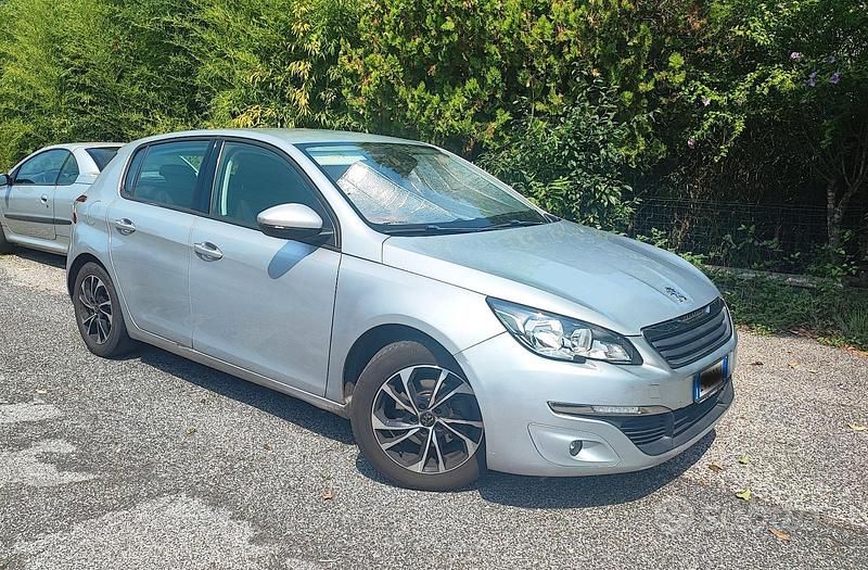 Argento Usata 2014 Peugeot 308 Business-Line Tre volumi | 4999 € (Ottimo prezzo) - Immagine 1/4