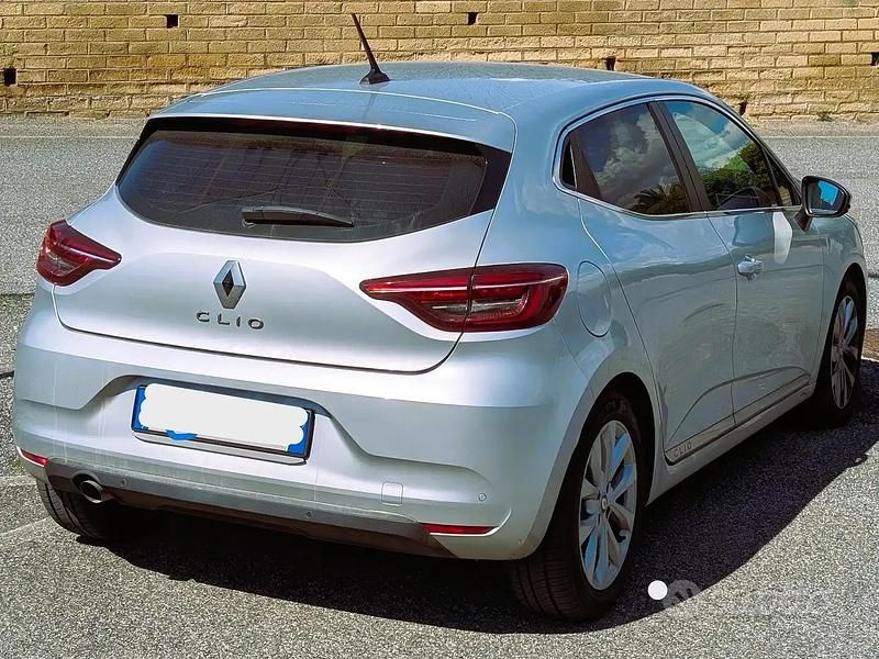 Usata Renault Clio V 101 CV (74 kW) 2022 Grigio Berlina