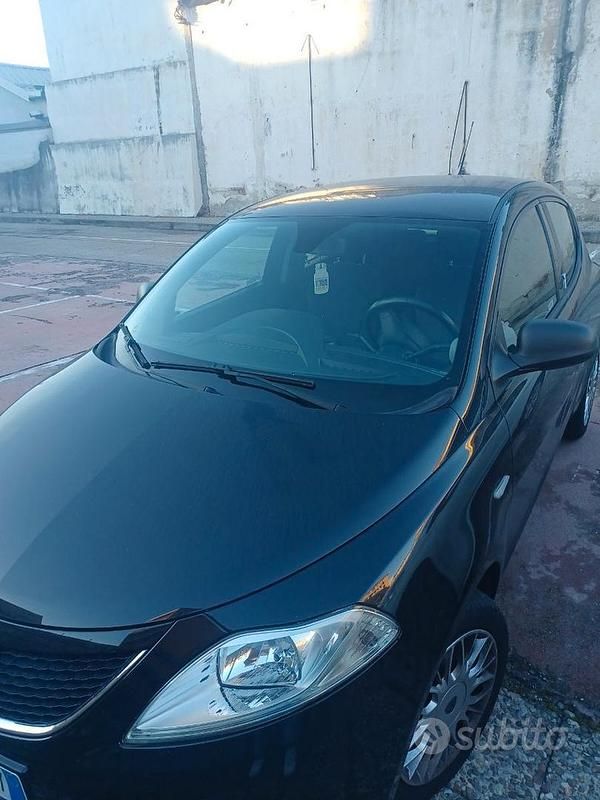 Usata Lancia Ypsilon 95 CV (69 kW) 2017 Nero Utilitaria