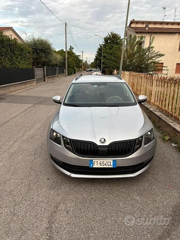 Usata Skoda Octavia 150 CV (110 kW) 2018 Grigio Station wagon