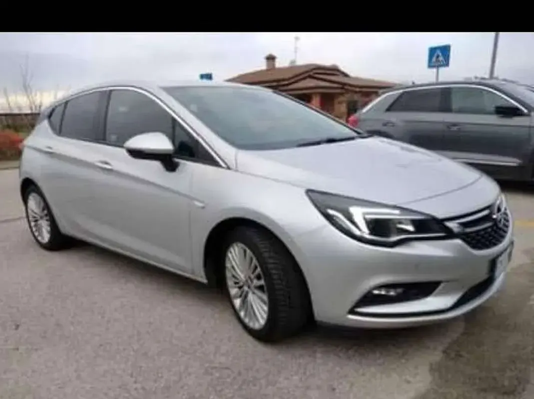Usata Opel Astra Innovation 110 CV (80 kW) 2018 Argento Berlina