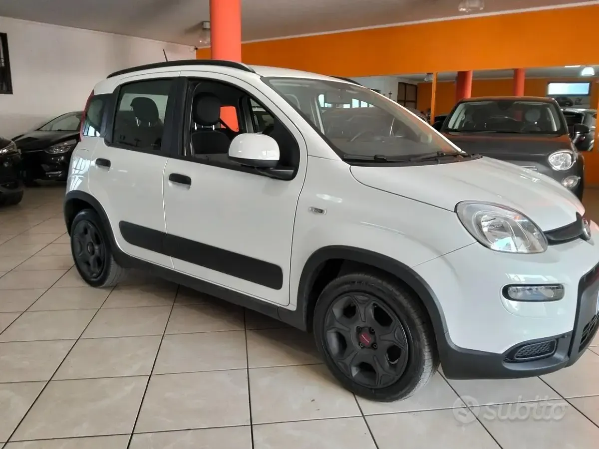 Usata Fiat Panda Lounge 69 CV (50 kW) 2020 Bianco Utilitaria