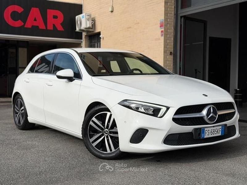 Bianco Usata 2019 Mercedes A160 Berlina | 21.500 € (Buon prezzo) - Immagine 1/4
