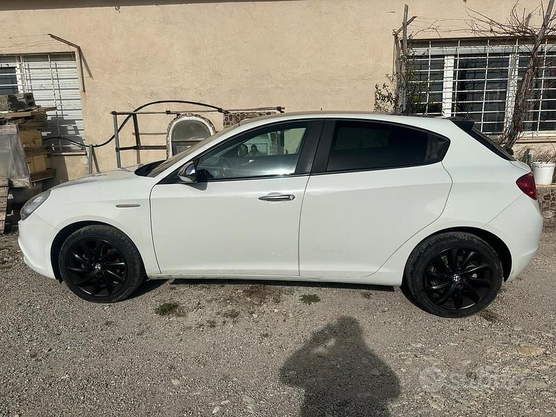 Usata Alfa Romeo Giulietta 105 CV (77 kW) 2012 Utilitaria