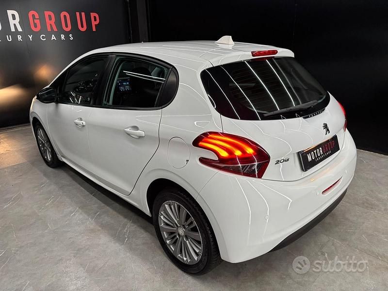 Usata Peugeot 208 Allure 102 CV (75 kW) 2019 Bianco Utilitaria