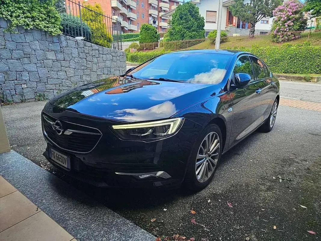 Usata Opel Insignia Business 136 CV (100 kW) 2017 Blu/azzurro Berlina