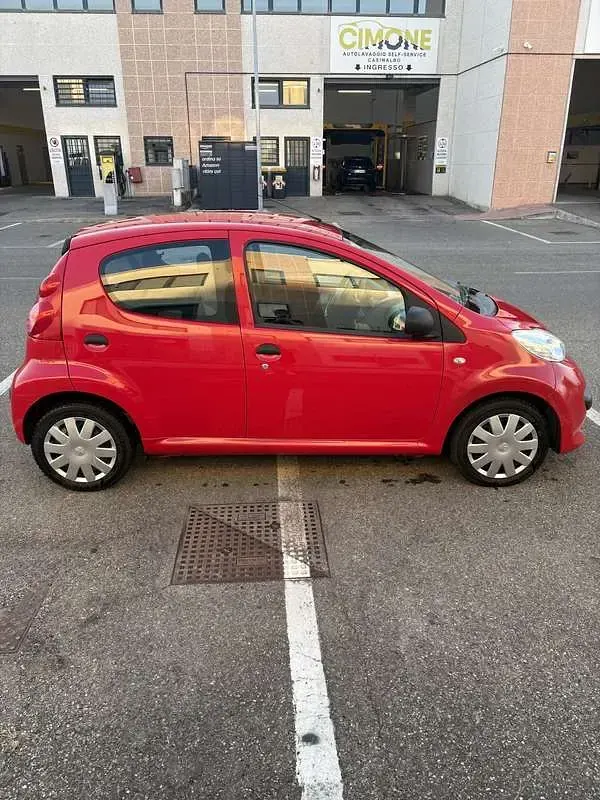 Usata Peugeot 107 68 CV (50 kW) 2007 Rosso Utilitaria