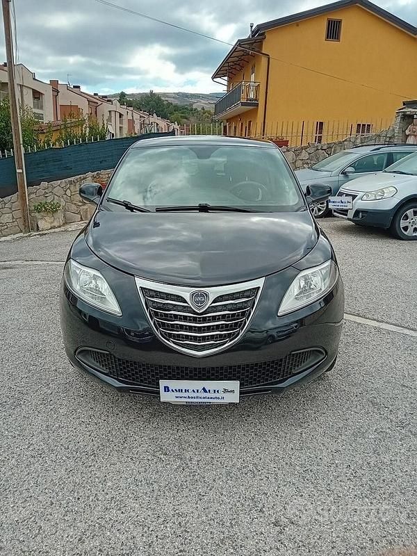 Usata Lancia Ypsilon 69 CV (50 kW) 2015 Nero Utilitaria