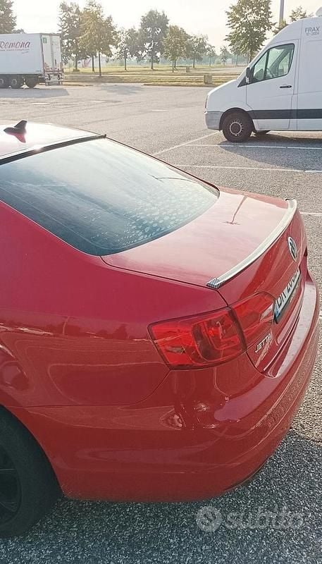 Usata VW Jetta 140 CV (102 kW) 2012 Rosso Berlina